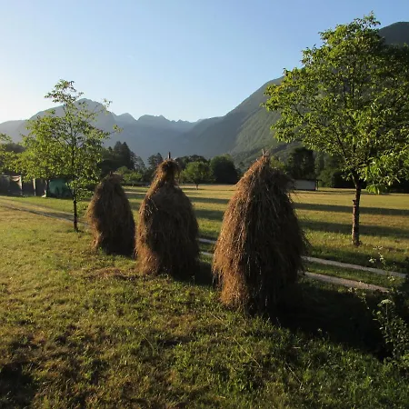 Appartement Glamping Narnia Bovec