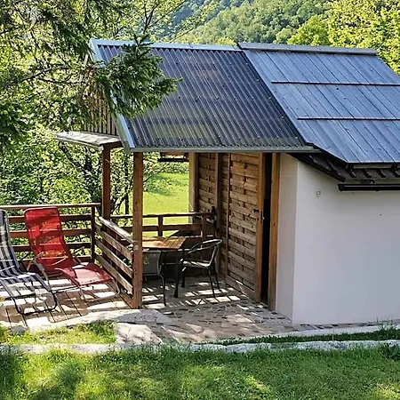 Glamping Narnia Apartment Bovec